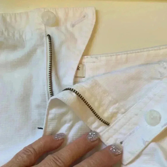 Coldwater Creek Bright White Capris w Stretch - Picture 9 of 9